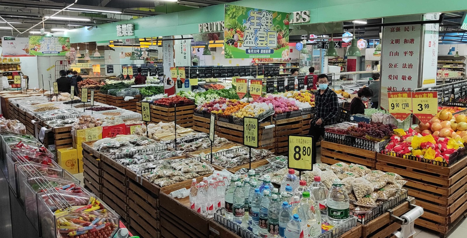 全市生活物资供应充足 食品安全有保障